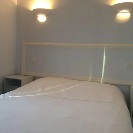 Andre Gill Hotel