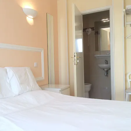 Andre Gill Hotel 2*