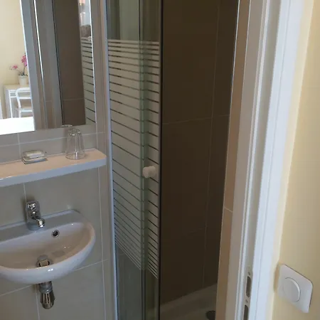 Andre Gill Hotel 2*